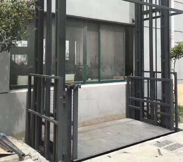 建阳导轨式施工升降机助力民生工程提速增效